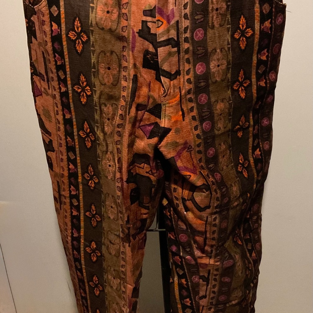 PASSION DESIGN  PANTS  VINTAGE  SIZE LARGE   PRINTED DESIGN